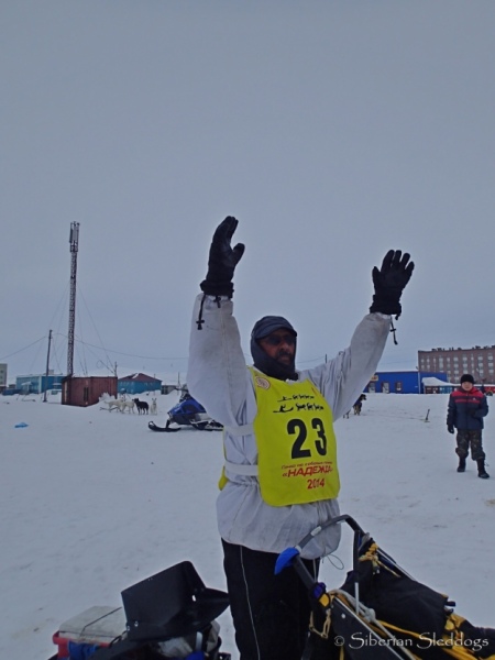 Chuck Schaeffer rising his arms at the finish line in Lavrentiya